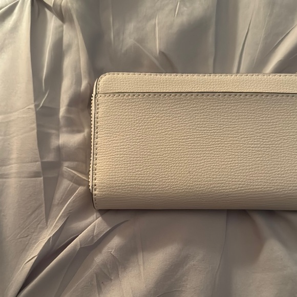 Kate Spade Cream Leather Wallet with Gold Zipper - Picture 5 of 7